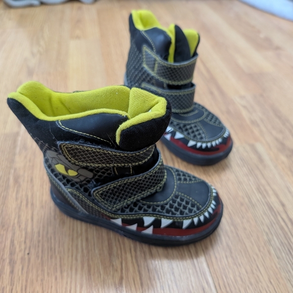 Black and Yellow Winter Boots with Velcro Closure - Picture 3 of 8